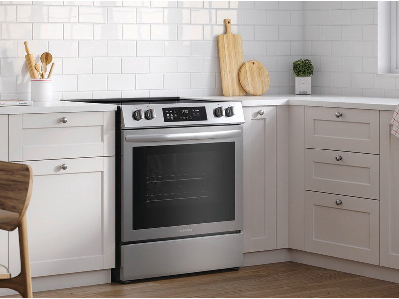 30" Frigidaire Electric Front Control Freestanding Range - FCFE308CAS